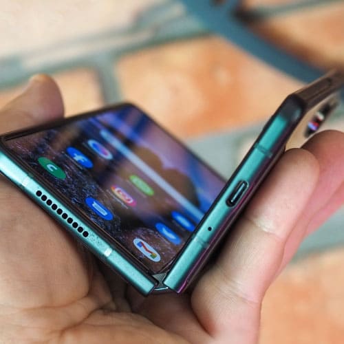 Samsung патентует смартфон с двойным складыванием