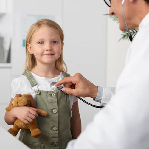 дитина на прийомі у лікаря